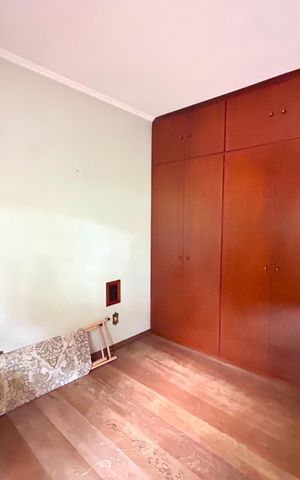 Casa à venda com 372m², 8 quartos e 5 vagas Casa à venda com 372m², 8 quartos e 5 vagasQuarto 6
