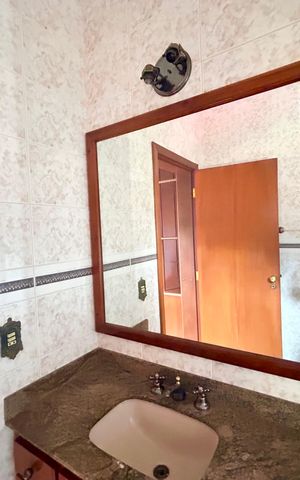 Casa à venda com 372m², 8 quartos e 5 vagas Casa à venda com 372m², 8 quartos e 5 vagasBanheiro da Suíte 2