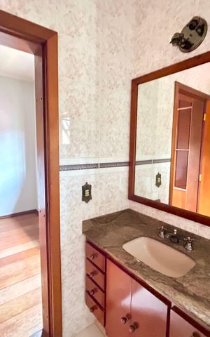 Casa à venda com 372m², 8 quartos e 5 vagas Casa à venda com 372m², 8 quartos e 5 vagasBanheiro da Suíte 2