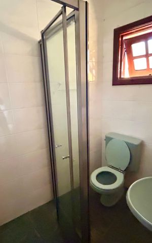 Casa à venda com 372m², 8 quartos e 5 vagas Casa à venda com 372m², 8 quartos e 5 vagasBanheiro 2