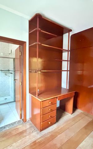 Casa à venda com 372m², 8 quartos e 5 vagas Casa à venda com 372m², 8 quartos e 5 vagasQuarto 7