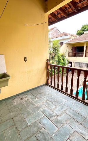Casa à venda com 372m², 8 quartos e 5 vagas Casa à venda com 372m², 8 quartos e 5 vagasÁrea de Serviço