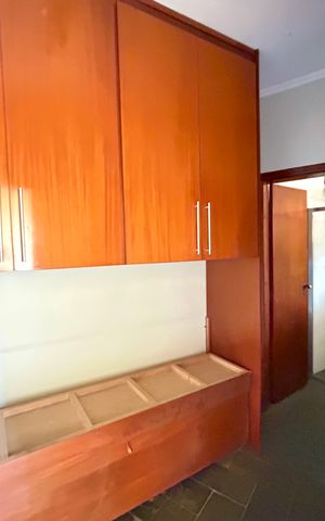 Casa à venda com 372m², 8 quartos e 5 vagas Casa à venda com 372m², 8 quartos e 5 vagasQuarto 4