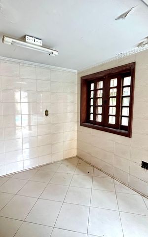 Casa à venda com 372m², 8 quartos e 5 vagas Casa à venda com 372m², 8 quartos e 5 vagasÁrea de Serviço