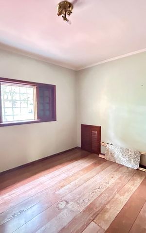 Casa à venda com 372m², 8 quartos e 5 vagas Casa à venda com 372m², 8 quartos e 5 vagasQuarto 6