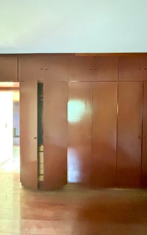 Casa à venda com 372m², 8 quartos e 5 vagas Casa à venda com 372m², 8 quartos e 5 vagasQuarto 5