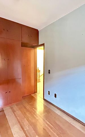 Casa à venda com 372m², 8 quartos e 5 vagas Casa à venda com 372m², 8 quartos e 5 vagasQuarto 7
