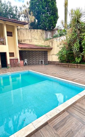 Casa à venda com 372m², 8 quartos e 5 vagas Casa à venda com 372m², 8 quartos e 5 vagasPiscina