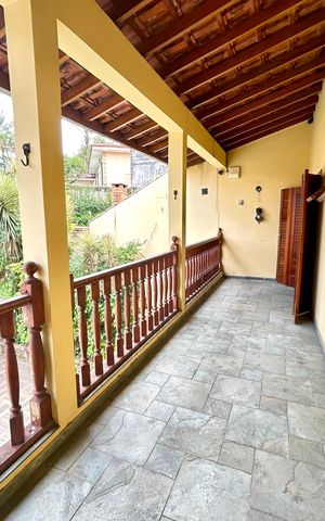 Casa à venda com 372m², 8 quartos e 5 vagas Casa à venda com 372m², 8 quartos e 5 vagasVaranda da Suíte