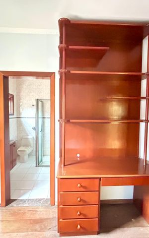 Casa à venda com 372m², 8 quartos e 5 vagas Casa à venda com 372m², 8 quartos e 5 vagasQuarto 7