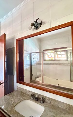 Casa à venda com 372m², 8 quartos e 5 vagas Casa à venda com 372m², 8 quartos e 5 vagasBanheiro da Suíte 1