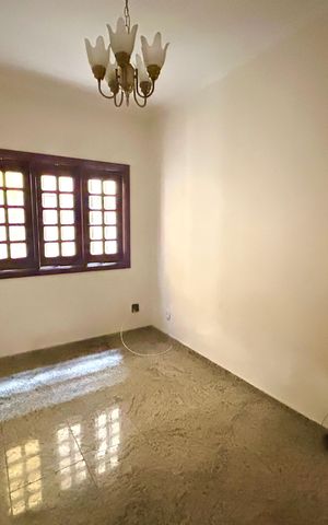 Casa à venda com 372m², 8 quartos e 5 vagas Casa à venda com 372m², 8 quartos e 5 vagasQuarto 1