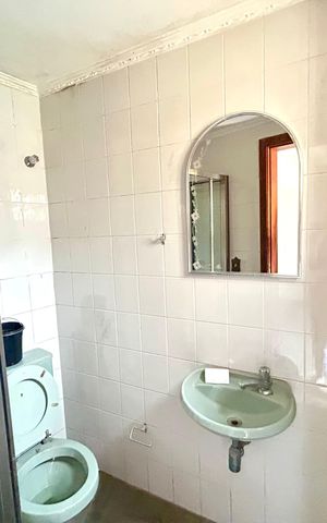 Casa à venda com 372m², 8 quartos e 5 vagas Casa à venda com 372m², 8 quartos e 5 vagasBanheiro 3
