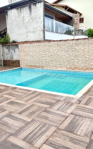 Casa à venda com 372m², 8 quartos e 5 vagas Casa à venda com 372m², 8 quartos e 5 vagasPiscina