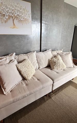 Apartamento à venda com 2m², 3 quartos e 2 vagas Apartamento à venda com 2m², 3 quartos e 2 vagasSala de TV