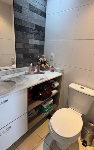 Apartamento à venda com 2m², 3 quartos e 2 vagas Apartamento à venda com 2m², 3 quartos e 2 vagasBanheiro