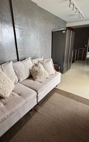 Apartamento à venda com 2m², 3 quartos e 2 vagas Apartamento à venda com 2m², 3 quartos e 2 vagasSala de TV