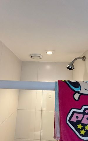 Apartamento à venda com 2m², 3 quartos e 2 vagas Apartamento à venda com 2m², 3 quartos e 2 vagasBanheiro