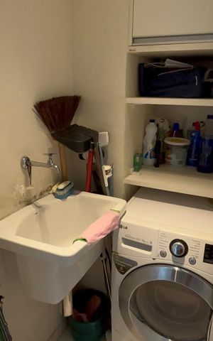 Apartamento à venda com 2m², 3 quartos e 2 vagas Apartamento à venda com 2m², 3 quartos e 2 vagasÁrea de Serviço