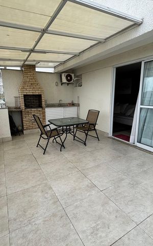 Apartamento à venda com 2m², 3 quartos e 2 vagas Apartamento à venda com 2m², 3 quartos e 2 vagasCobertura