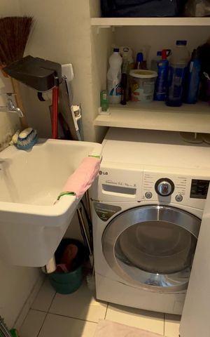 Apartamento à venda com 2m², 3 quartos e 2 vagas Apartamento à venda com 2m², 3 quartos e 2 vagasÁrea de Serviço