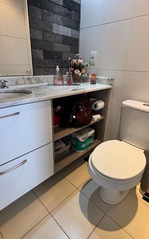 Apartamento à venda com 2m², 3 quartos e 2 vagas Apartamento à venda com 2m², 3 quartos e 2 vagasBanheiro