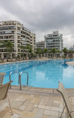 Apartamento à venda com 2m², 3 quartos e 2 vagas Apartamento à venda com 2m², 3 quartos e 2 vagasÁrea comum
