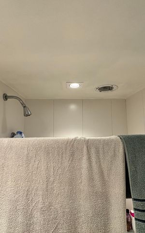 Apartamento à venda com 2m², 3 quartos e 2 vagas Apartamento à venda com 2m², 3 quartos e 2 vagasBanheiro do Quarto 1