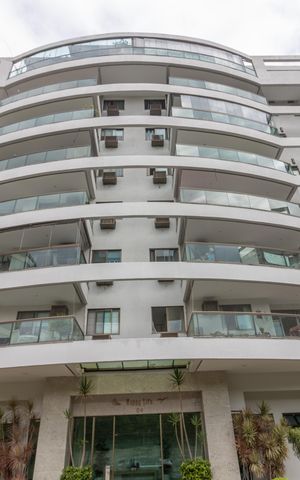 Apartamento à venda com 2m², 3 quartos e 2 vagas Apartamento à venda com 2m², 3 quartos e 2 vagasFachada