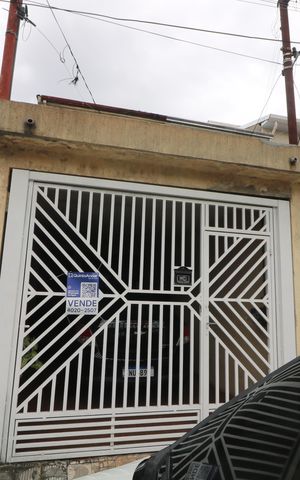 Casa à venda com 102m², 2 quartos e 1 vagaFachada