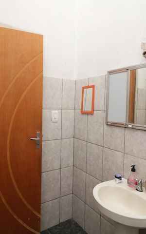 Casa à venda com 102m², 2 quartos e 1 vagaBanheiro