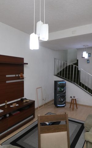 Casa à venda com 102m², 2 quartos e 1 vagaSala