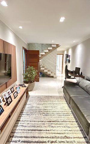 Casa à venda com 173m², 3 quartos e 2 vagasSala