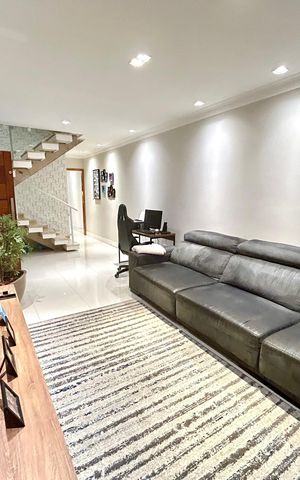 Casa à venda com 173m², 3 quartos e 2 vagasSala