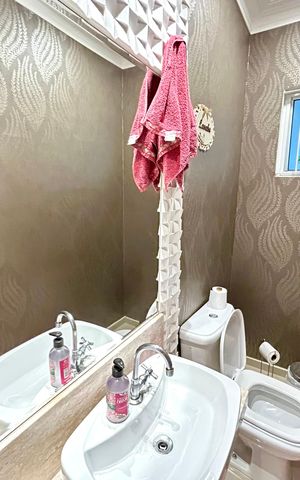 Casa à venda com 173m², 3 quartos e 2 vagasLavabo