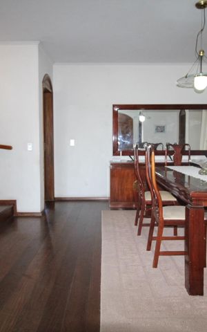 Casa para alugar com 435m², 5 quartos e 4 vagasSala
