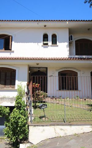 Casa para alugar com 435m², 5 quartos e 4 vagasFachada