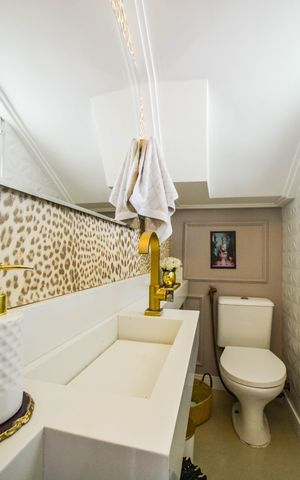 Casa de condomínio à venda com 150m², 4 quartos e 2 vagas Casa de condomínio à venda com 150m², 4 quartos e 2 vagasLavabo