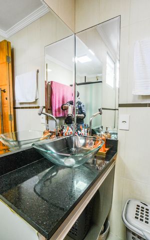 Casa de condomínio à venda com 150m², 4 quartos e 2 vagas Casa de condomínio à venda com 150m², 4 quartos e 2 vagasBanheiro Social