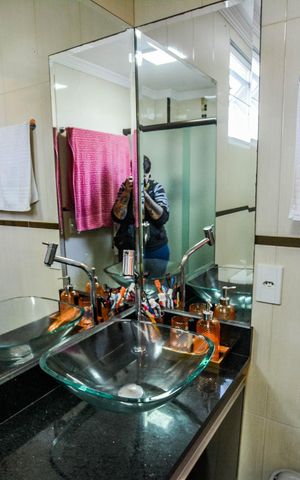 Casa de condomínio à venda com 150m², 4 quartos e 2 vagas Casa de condomínio à venda com 150m², 4 quartos e 2 vagasBanheiro Social