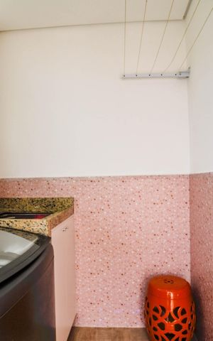 Casa de condomínio à venda com 150m², 4 quartos e 2 vagas Casa de condomínio à venda com 150m², 4 quartos e 2 vagasÁrea de Serviço