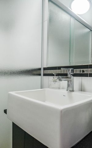 Casa de condomínio à venda com 150m², 4 quartos e 2 vagas Casa de condomínio à venda com 150m², 4 quartos e 2 vagasBanheiro da Suíte