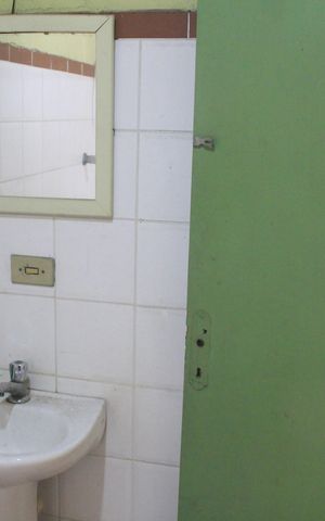 Casa à venda com 390m², 4 quartos e 6 vagasBanheiro 2