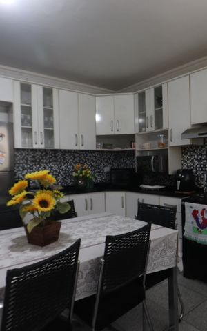 Casa à venda com 125m², 3 quartos e 2 vagasCozinha