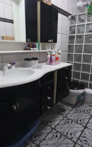 Casa à venda com 125m², 3 quartos e 2 vagasBanheiro
