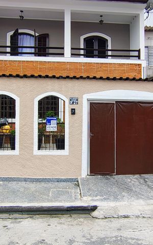 Casa para alugar com 250m², 4 quartos e 3 vagas Casa para alugar com 250m², 4 quartos e 3 vagasFachada