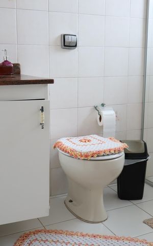 Casa à venda com 144m², 2 quartos e 2 vagasBanheiro da Suíte