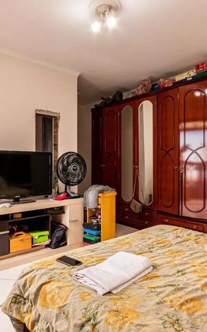 Casa à venda com 250m², 4 quartos e 2 vagas Casa à venda com 250m², 4 quartos e 2 vagasQuarto