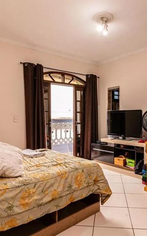 Casa à venda com 250m², 4 quartos e 2 vagas Casa à venda com 250m², 4 quartos e 2 vagasQuarto