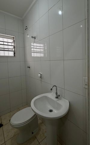 Casa à venda com 125m², 2 quartos e 2 vagasBanheiro - quarto 1